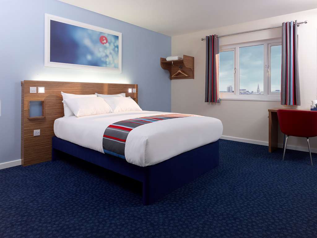 Travelodge Birmingham Oldbury オールドベリー 部屋 写真
