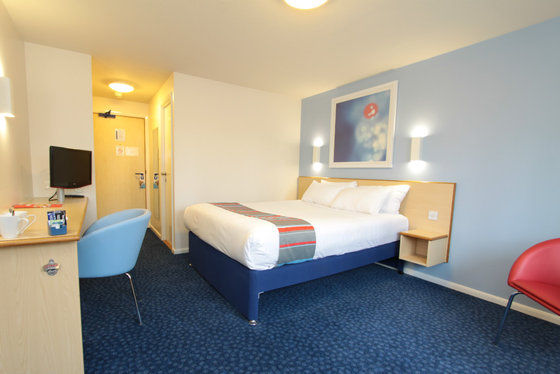 Travelodge Birmingham Oldbury オールドベリー 部屋 写真